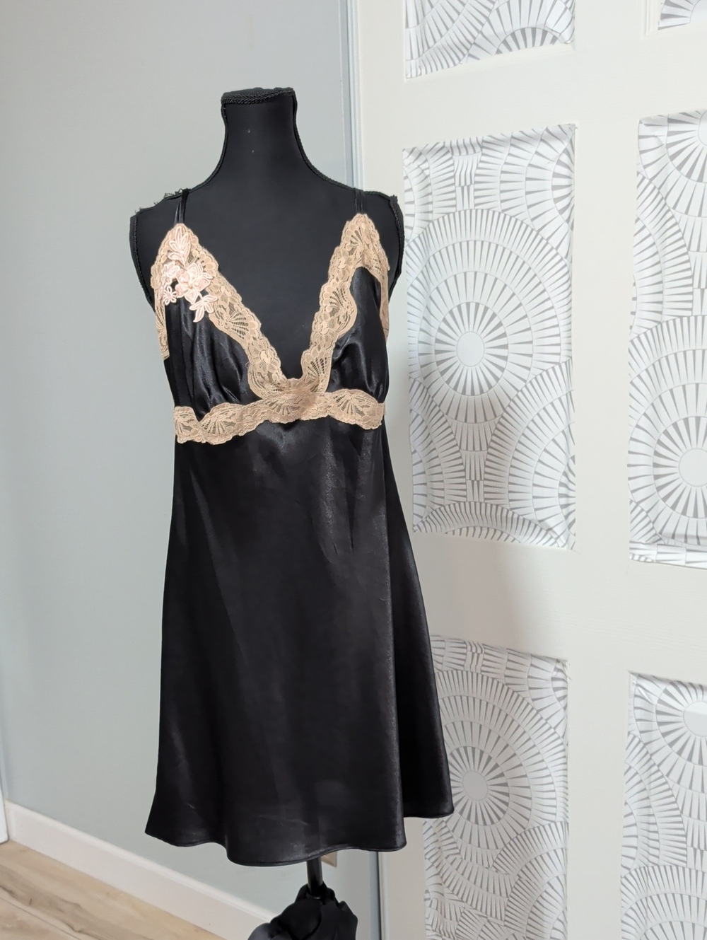 Vintage 80's Black With Tan Lace Chemise